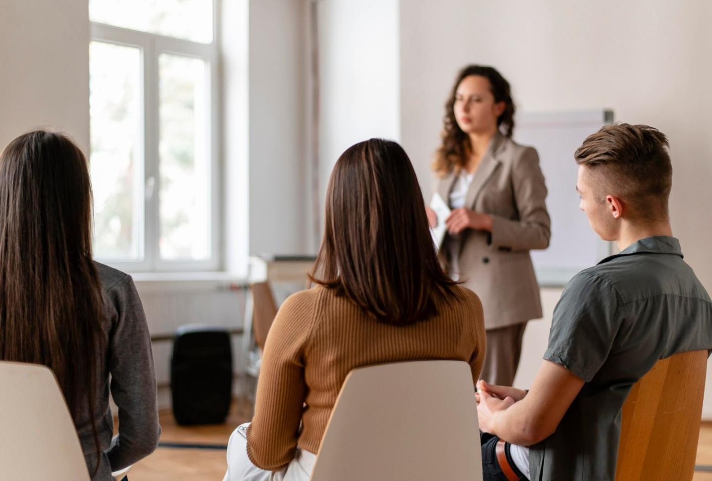 Developing compelling pitch materials and investment narratives